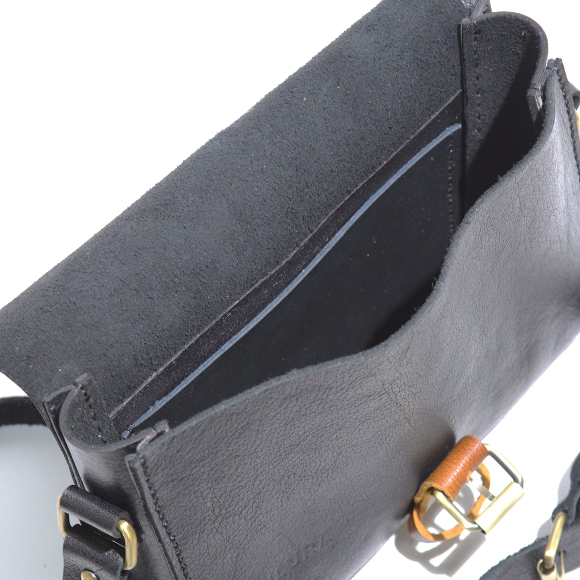 Cowhide Leather Shoulder Bag – Elegance and Craftsmanship