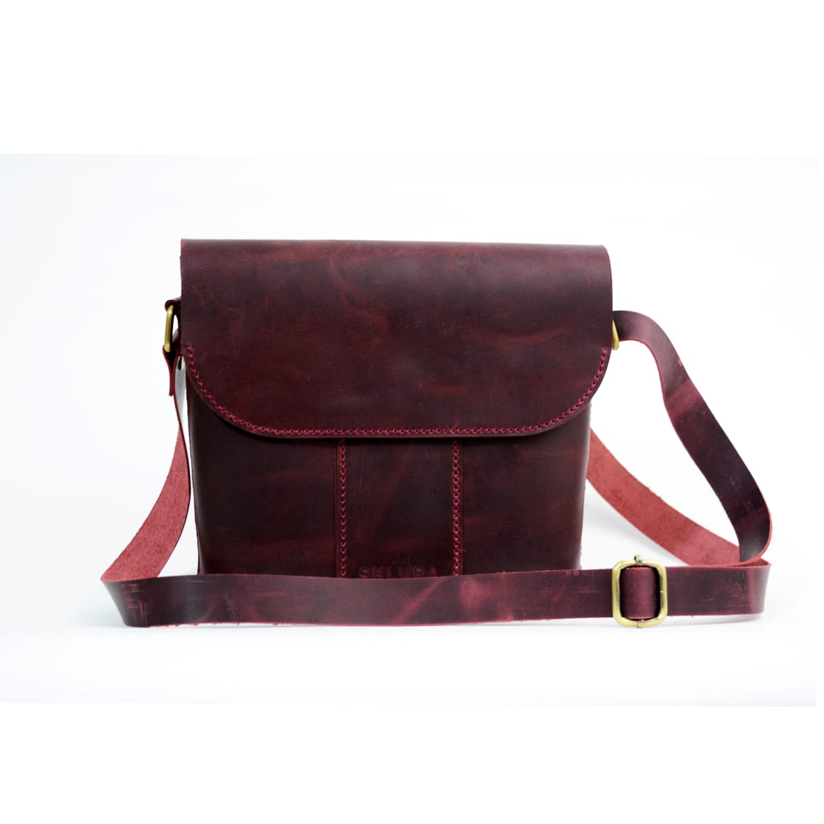 Sac Bandoulière en Cuir de Vachette Pull-Up Bordeaux – Élégance et Caractère