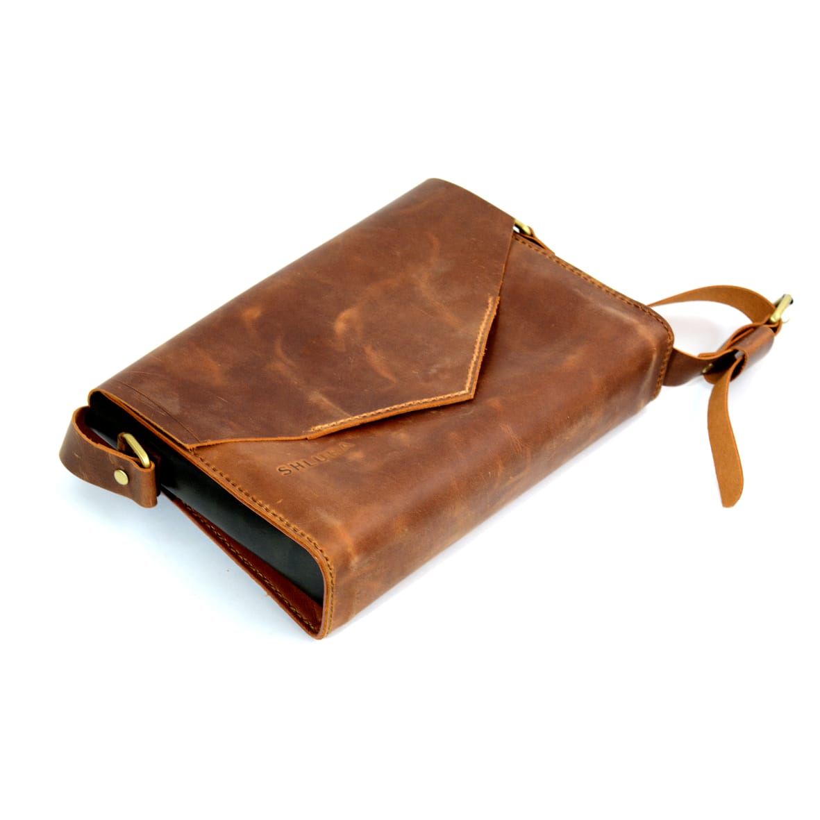 Camel Pull-Up Cowhide Leather Shoulder Bag – Elegance and Character